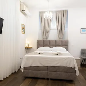Varos Guest house